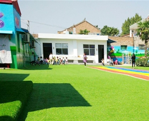 幼兒園草坪